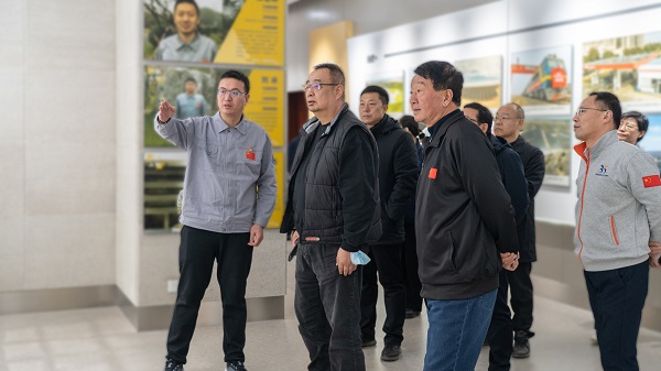 北京林業(yè)大學副校長李雄一行到英利集團參觀考察