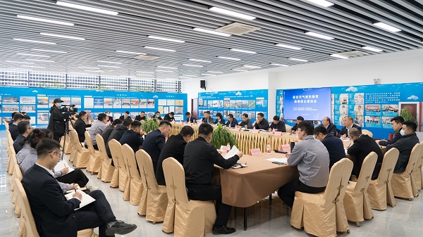 英利集團(tuán)參加保定市氣候投融資政銀保企座談會(huì)