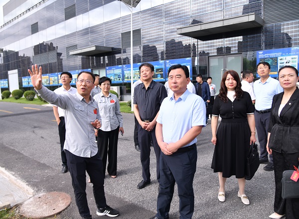 河北省全國人大代表到英利集團(tuán)開展專題調(diào)研